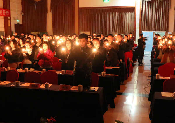 祈?；顒?><br></span></div>
<p>開始回憶我們?nèi)松杏龅降娜耍?dāng)你走向社會，還是否記得生命中第一位貴人嗎?你是否還記得一起陪你長大的小伙伴嗎?還記得人生中第一位啟蒙老師嗎?還記得小學(xué)/初中/高中/大學(xué)的同學(xué)嗎?還記得第一個工作的平臺嗎?你曾感恩過給予我們生命的父母嗎?</p>
<p>您是否還記得生命中的點點滴滴，也許今天他需要你的幫助，正如許多年前你需要幫助一樣，我們淡忘了或者遺忘了，我們成長的歲月中，忘掉了感謝、忘掉了感激、忘掉了感恩，我們甚至學(xué)會了理所當(dāng)然，習(xí)慣了天經(jīng)地義，我們是否認為這一切還無所謂。</p>
<div align=